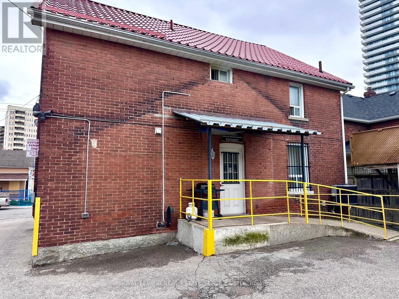 Main Floor - 39 South Station Street Sw, Toronto, Ontario  M9N 2B2 - Photo 12 - W12164958