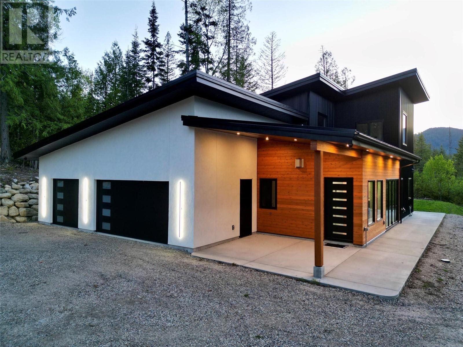 1350 Kai Road, Nelson, British Columbia  V1L 7G1 - Photo 2 - 10330712