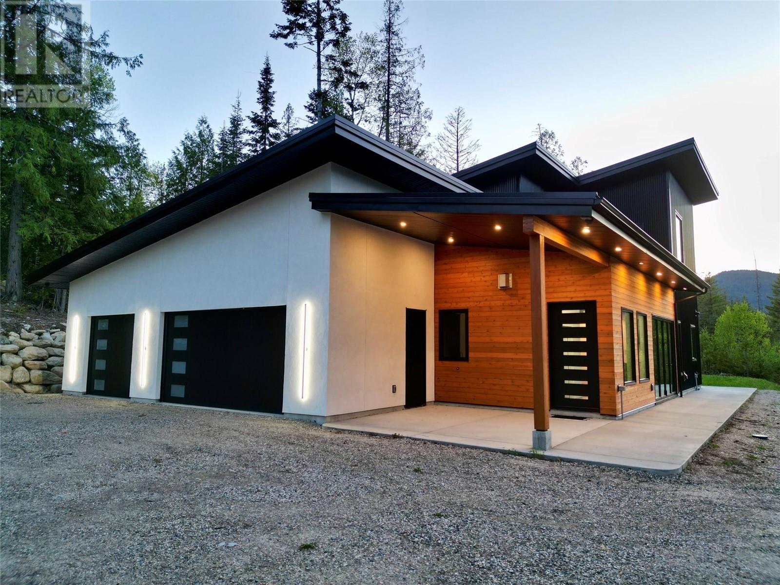 1350 Kai Road, Nelson, British Columbia