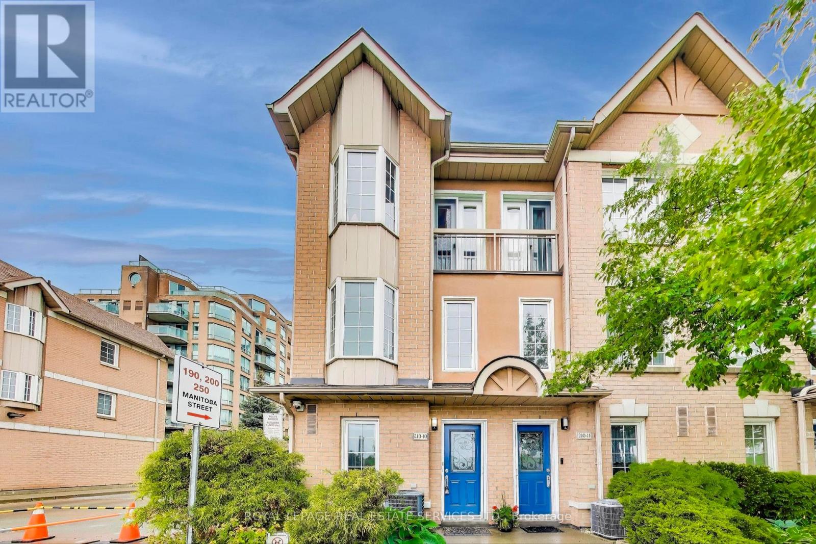 Property at 10 - 210 MANITOBA STREET image 1