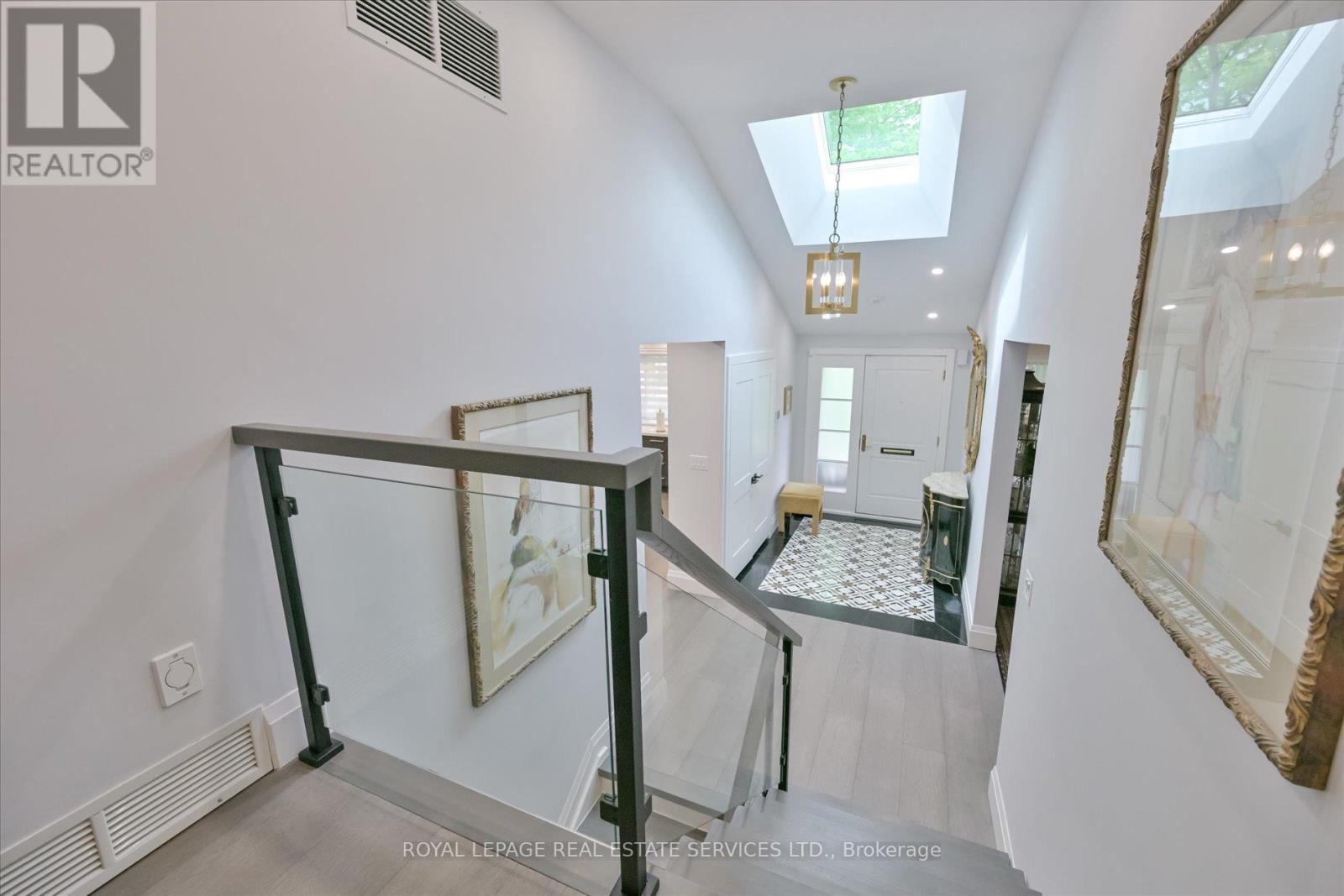 11 Ashwood Crescent, Toronto, Ontario  M9A 1Z2 - Photo 19 - W12173630