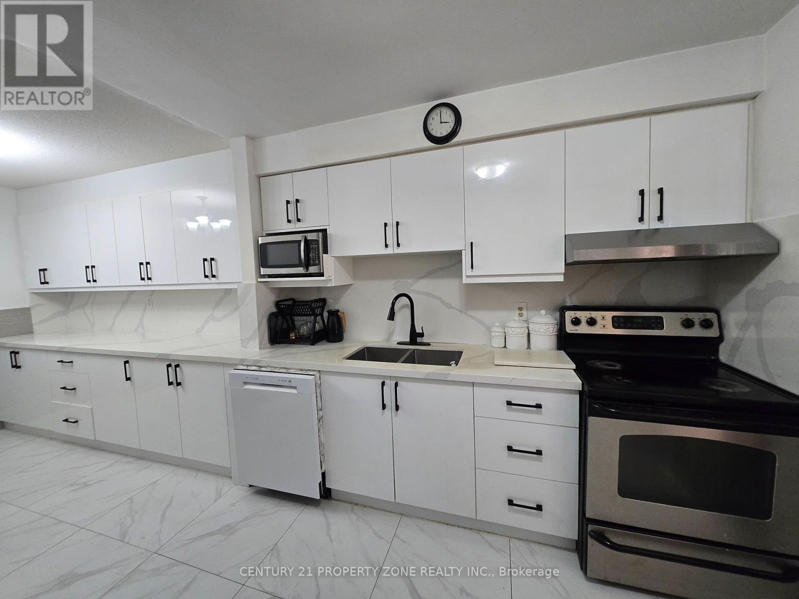 39 - 3175 Kirwin Avenue, Mississauga, Ontario  L5A 3M4 - Photo 7 - W12173723