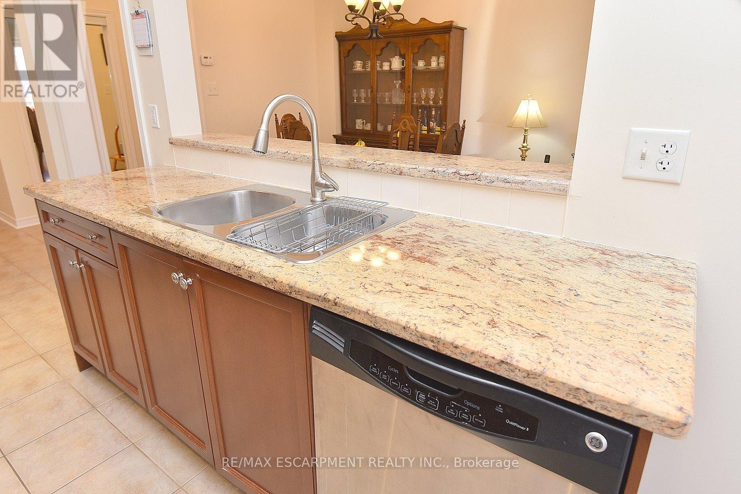 4194 Rawlins Common, Burlington, Ontario  L7M 0B5 - Photo 15 - W12173739