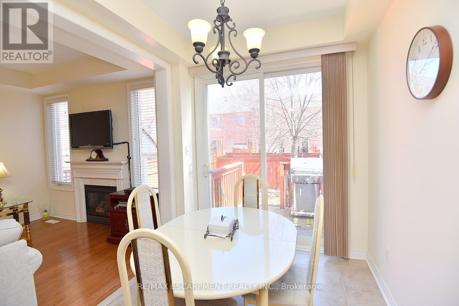 4194 Rawlins Common, Burlington, Ontario  L7M 0B5 - Photo 17 - W12173739