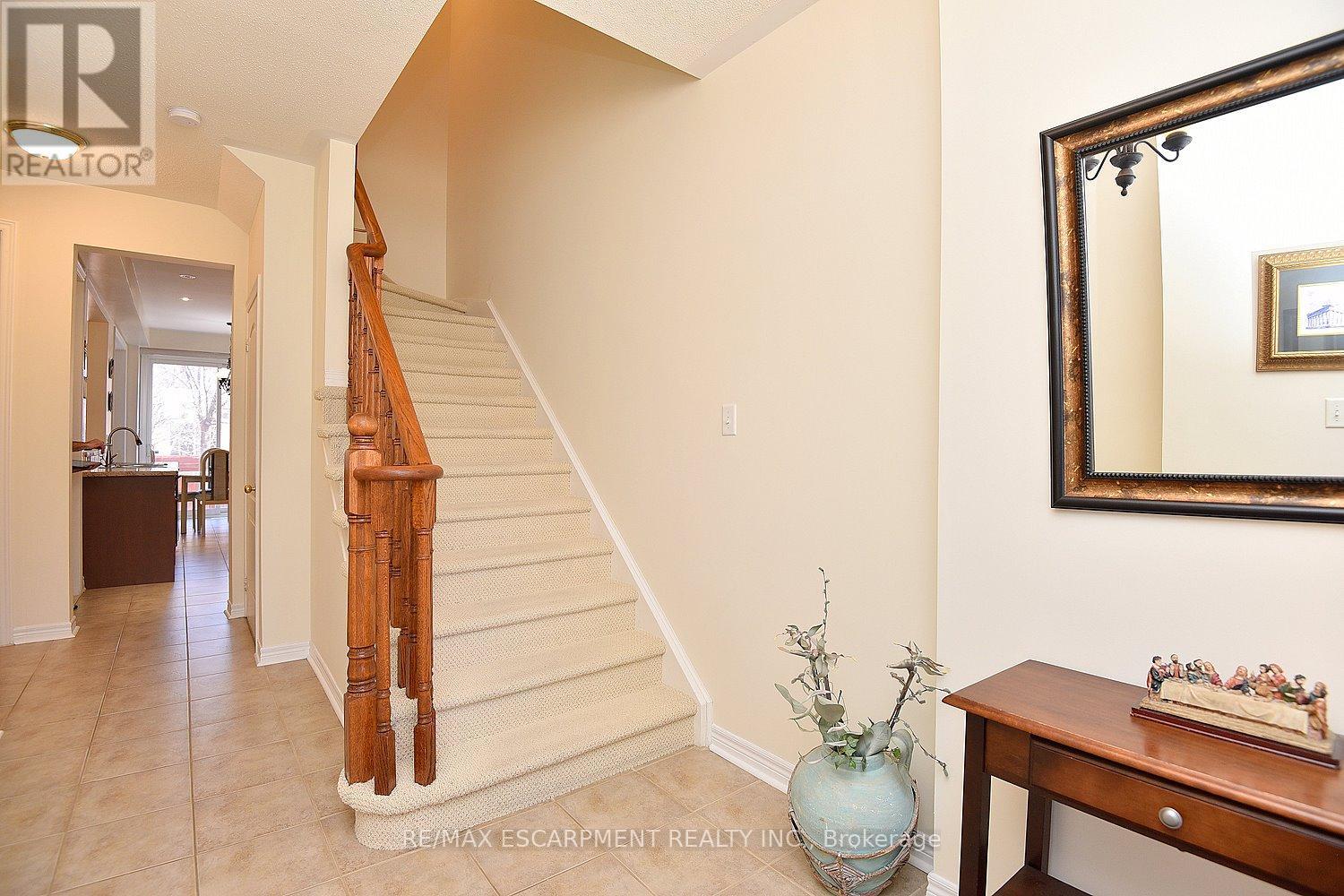 4194 Rawlins Common, Burlington, Ontario  L7M 0B5 - Photo 7 - W12173739
