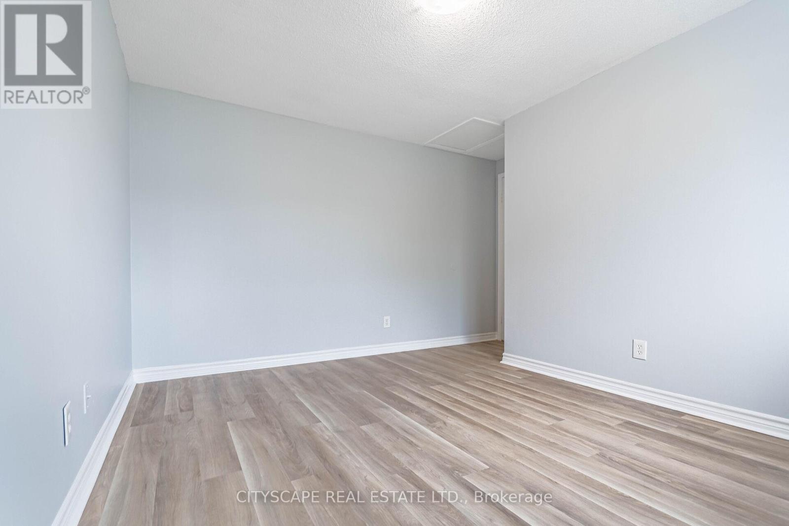 8 - 20 Mayfield Avenue, Waterloo, Ontario  N2J 4M5 - Photo 37 - X12173604