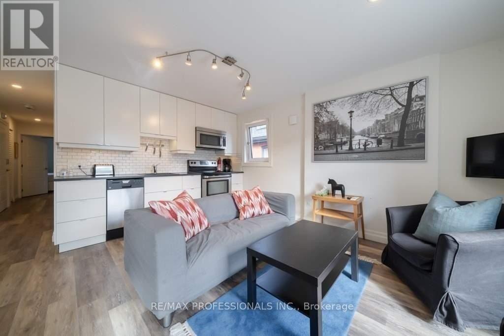 UPPER - 31 DUNDURN STREET N, Hamilton, Ontario