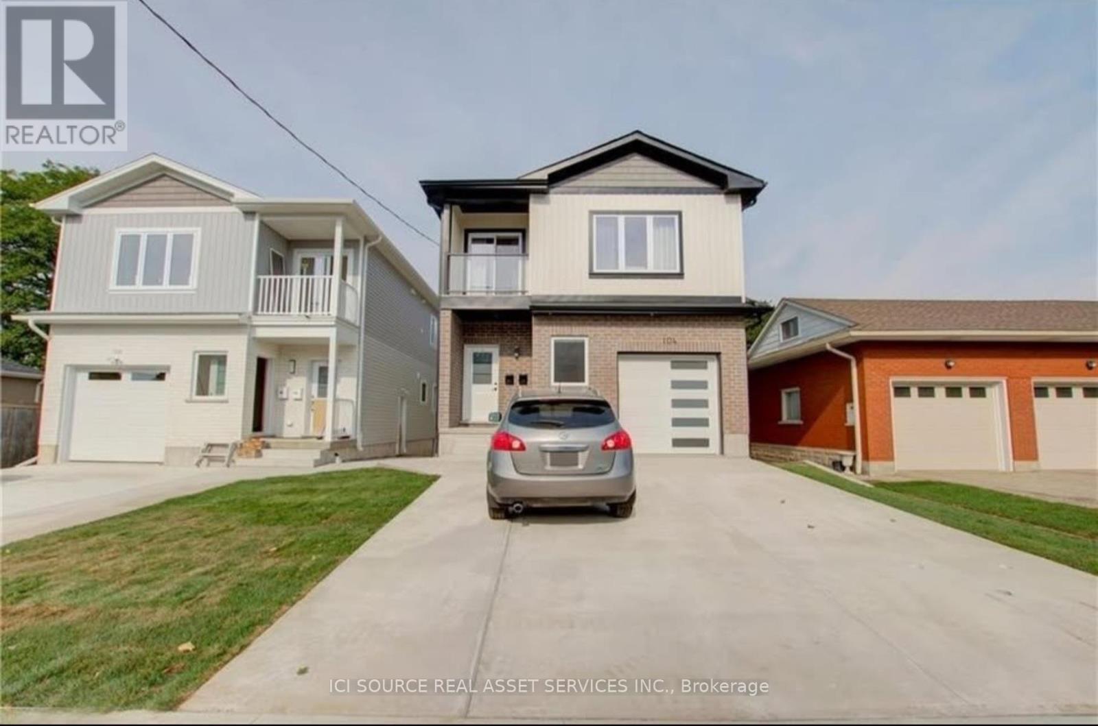 B - 104 FIFTH AVENUE, Kitchener, Ontario
