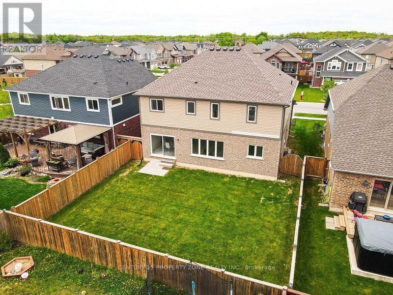 379 Silverwood Avenue E, Welland, Ontario  L3C 0C6 - Photo 7 - X12173712
