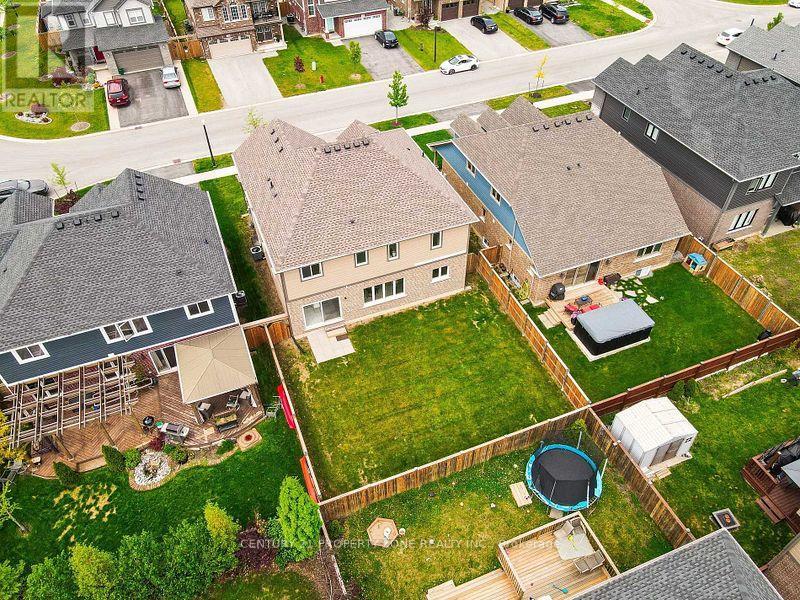 379 Silverwood Avenue E, Welland, Ontario  L3C 0C6 - Photo 8 - X12173712