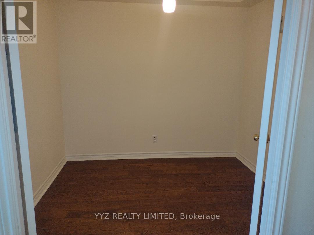 201 - 31 Four Winds Drive W, Toronto, Ontario  M3J 1K9 - Photo 4 - W12173753
