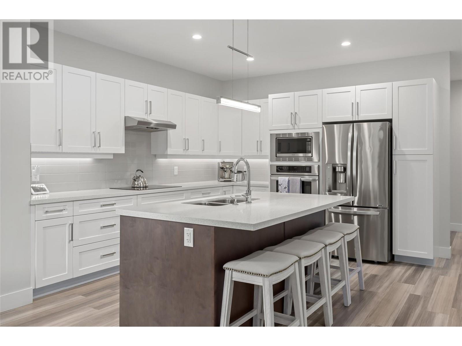 1064 Lawson Avenue, Kelowna, BC V1Y6T4