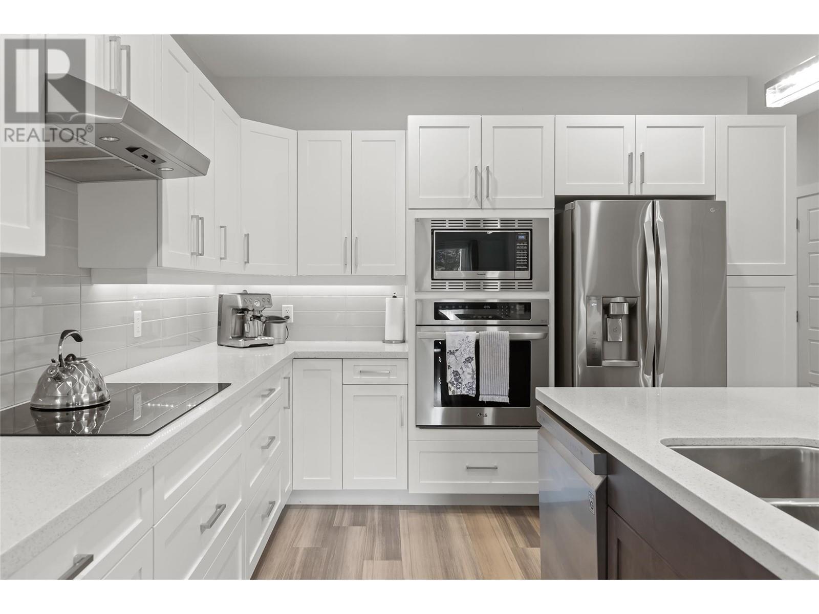 Property at 1064 Lawson Avenue image 5