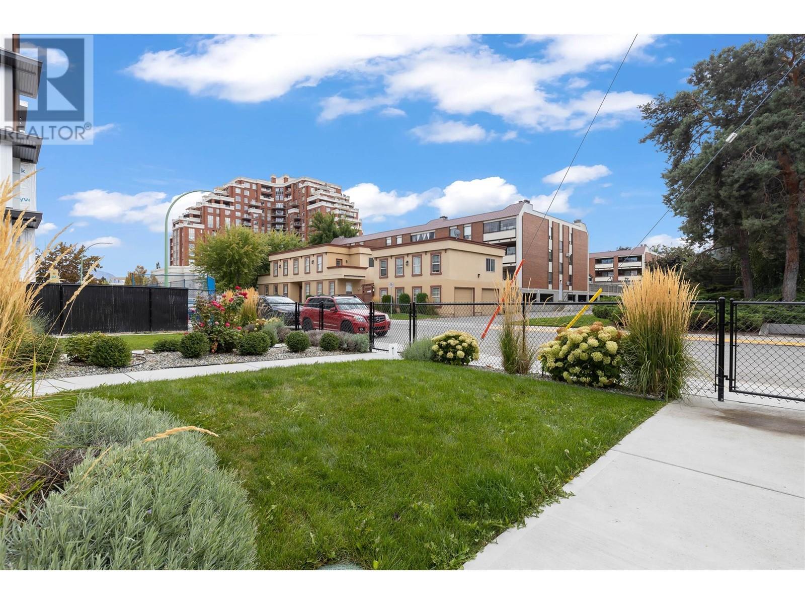 1064 Lawson Avenue, Kelowna, BC V1Y6T4