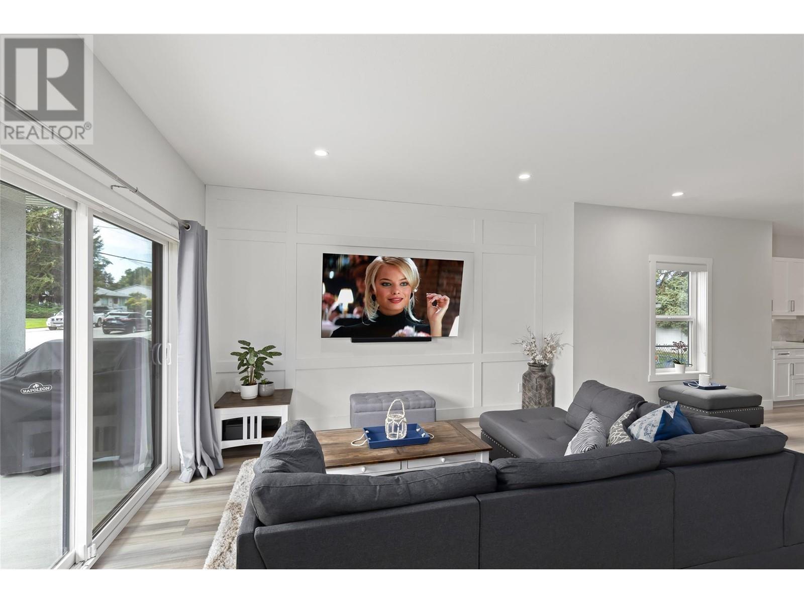 1064 Lawson Avenue, Kelowna, BC V1Y6T4