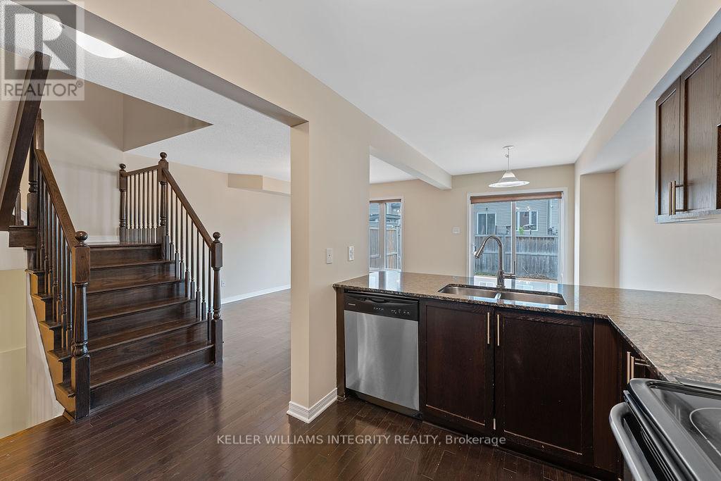 203 Kingswell Street, Ottawa, Ontario  K1T 0L1 - Photo 9 - X12173329