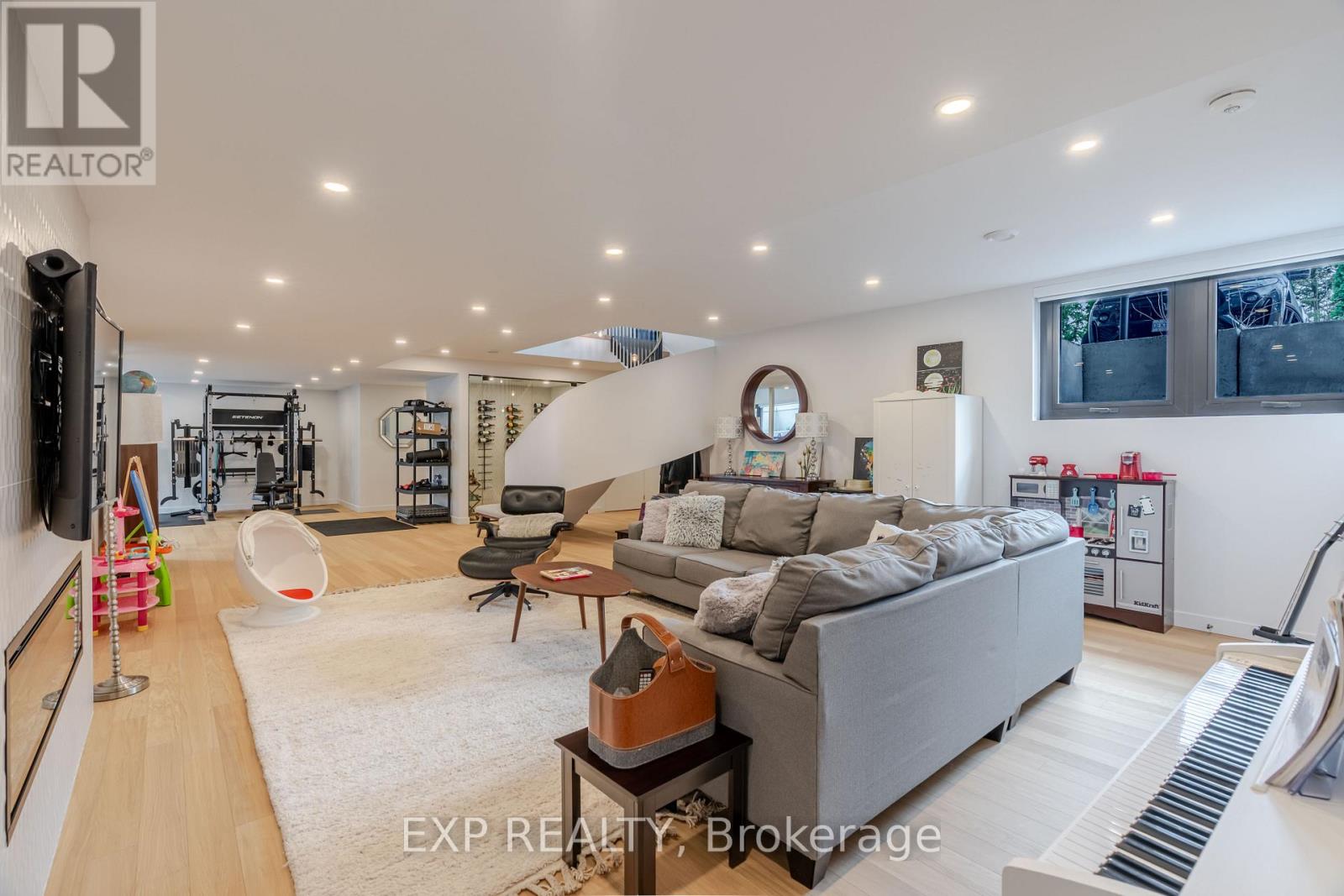 1979 Prince Of Wales Drive, Ottawa, Ontario  K2C 3J7 - Photo 43 - X12173782