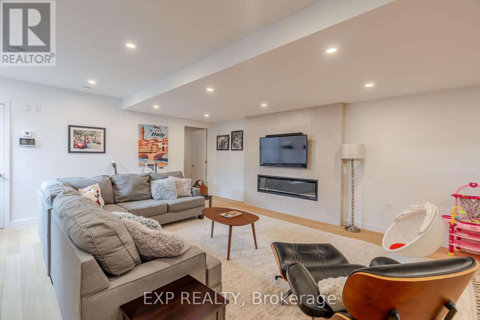 1979 Prince Of Wales Drive, Ottawa, Ontario  K2C 3J7 - Photo 45 - X12173782