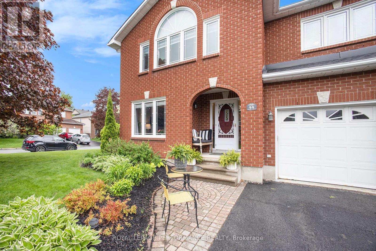 44 Cherry Drive, Ottawa, Ontario  K2S 1J4 - Photo 5 - X12173818