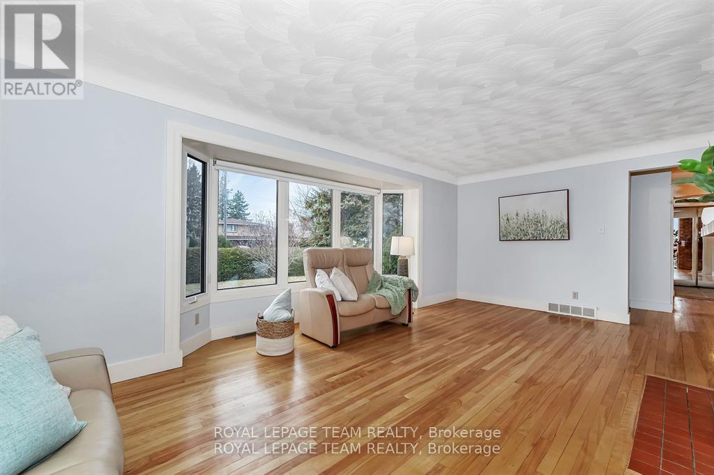 Property at 2099 BALHARRIE AVENUE S image 4