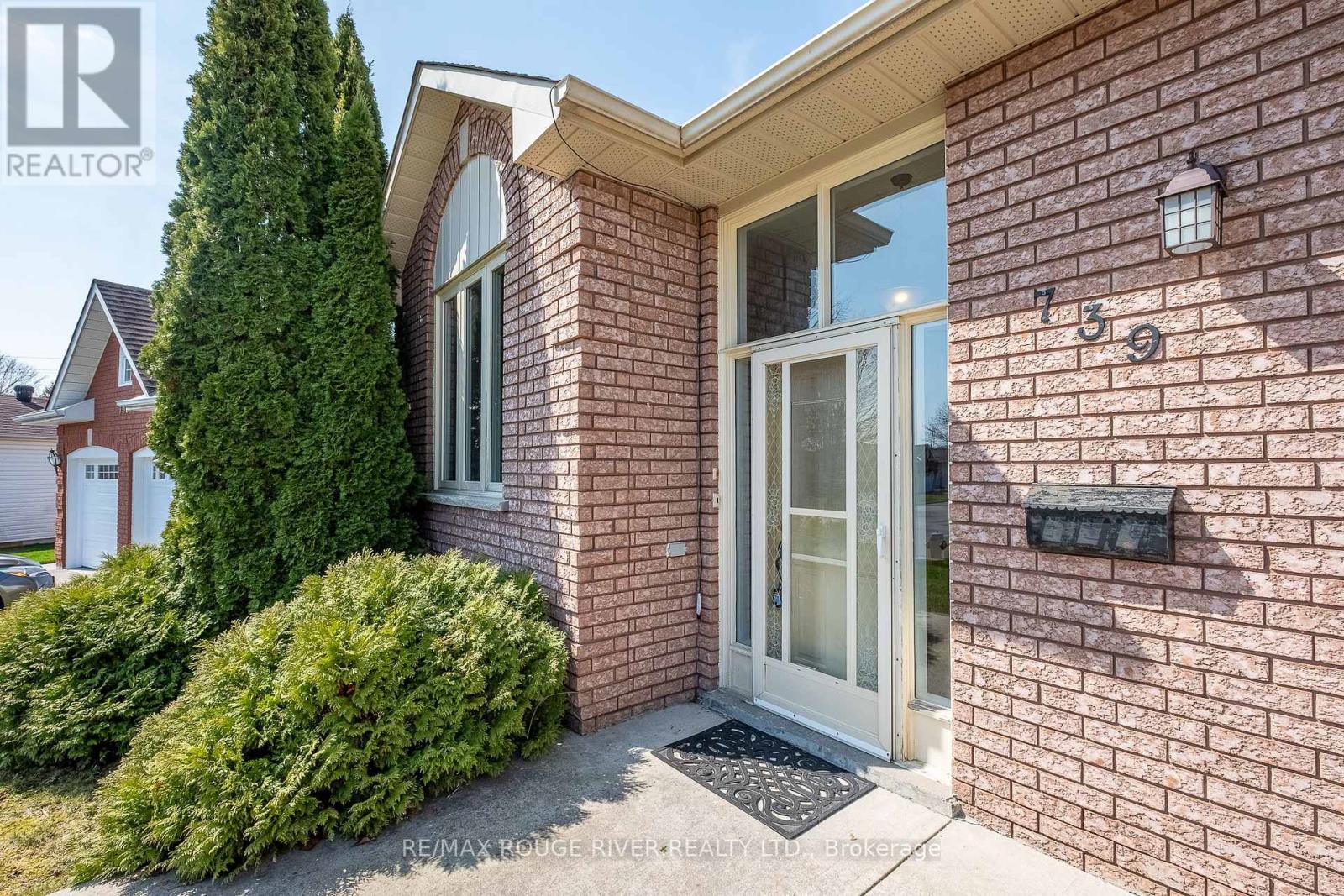 739 Greer Crescent, Cobourg, Ontario  K9A 5N7 - Photo 3 - X12104303