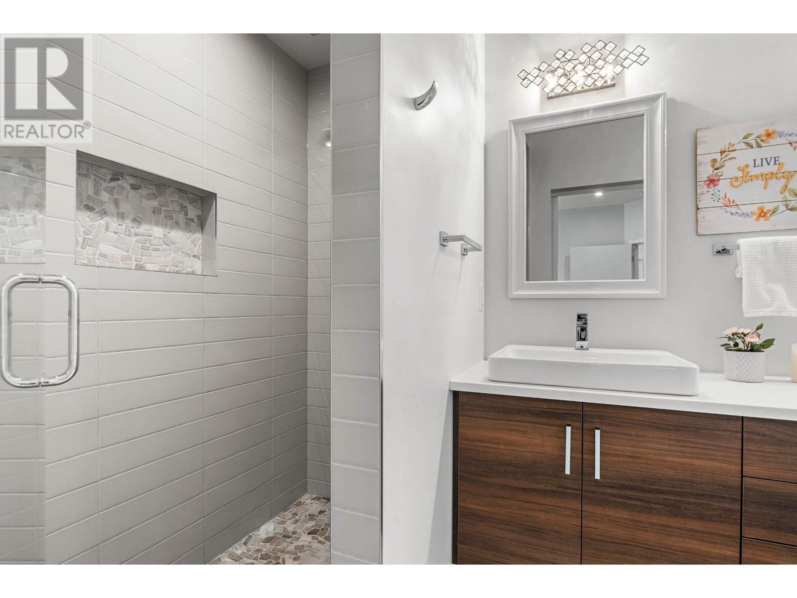 1592 EMERALD Drive, Kamloops, BC V2E0C4