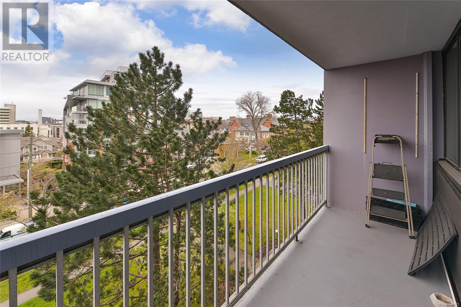 Property at 502 647 Michigan St image 4