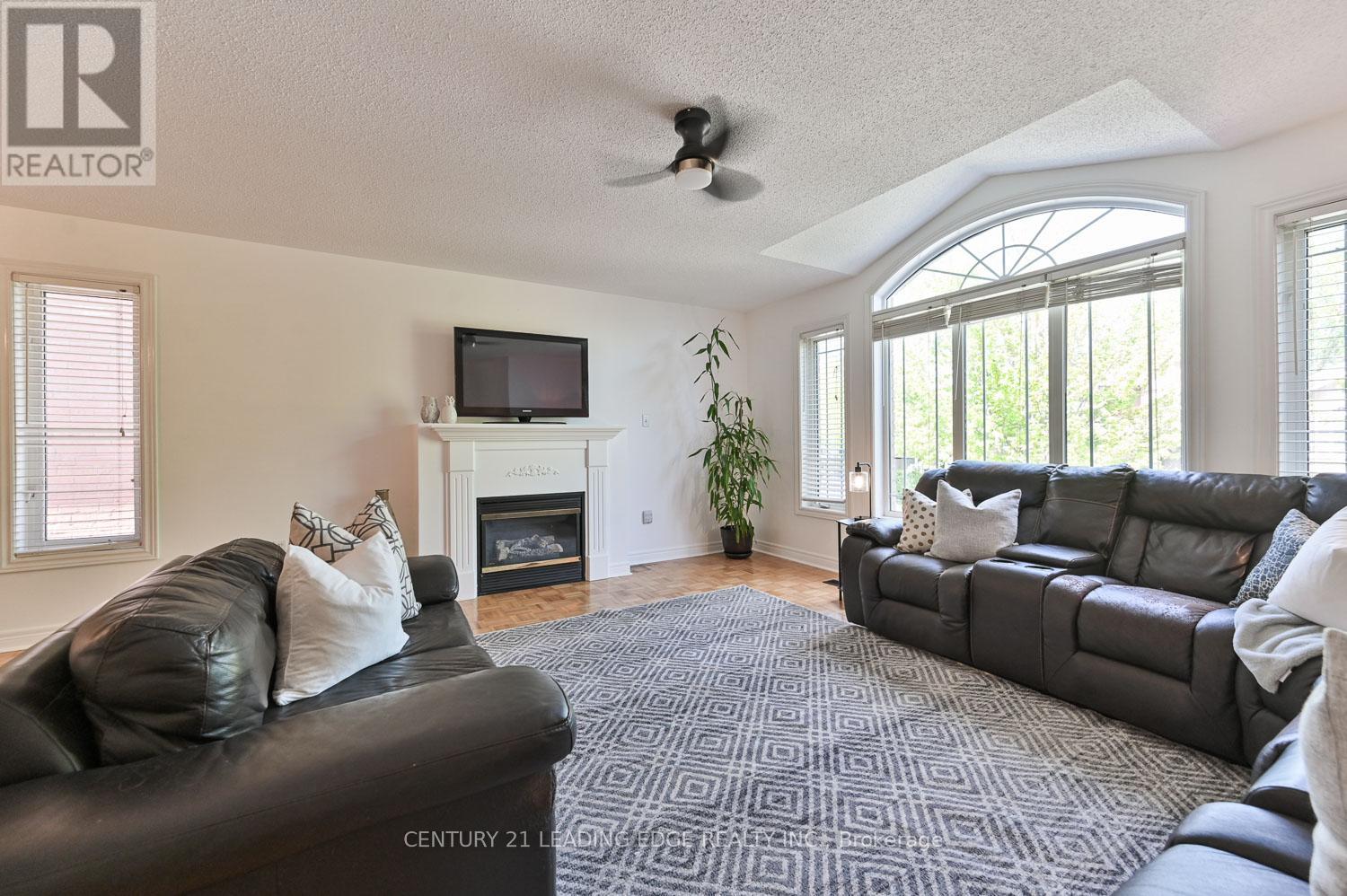 10 Lamont Court, Vaughan (Maple), Ontario  L6A 3B6 - Photo 10 - N12161811