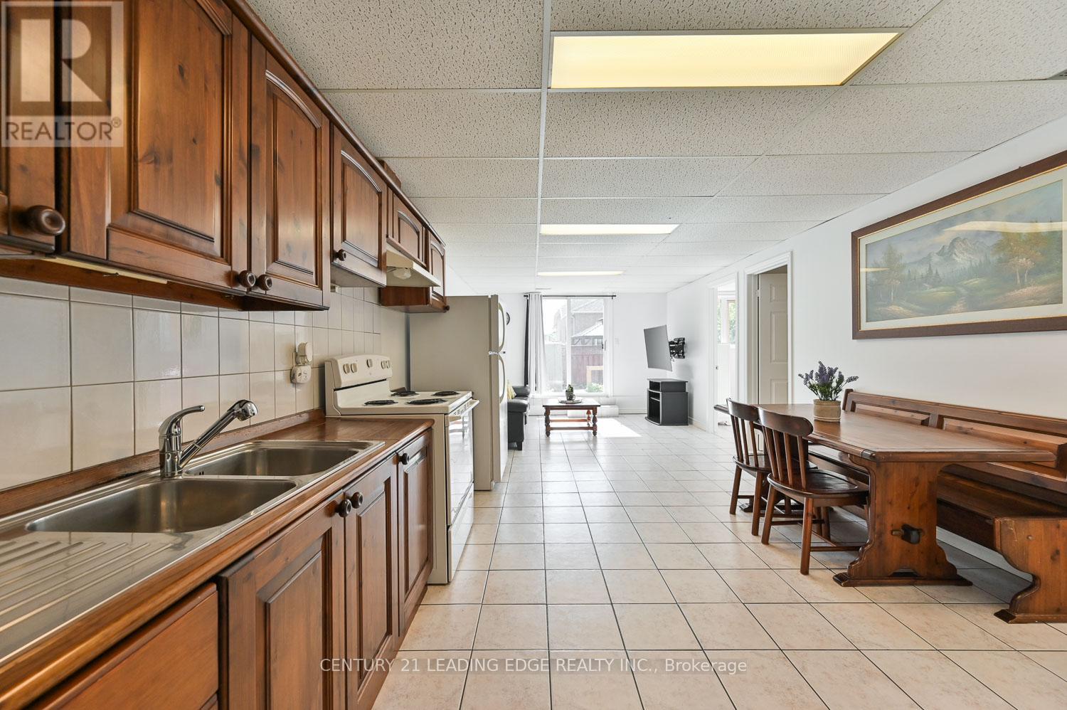 10 Lamont Court, Vaughan (Maple), Ontario  L6A 3B6 - Photo 32 - N12161811