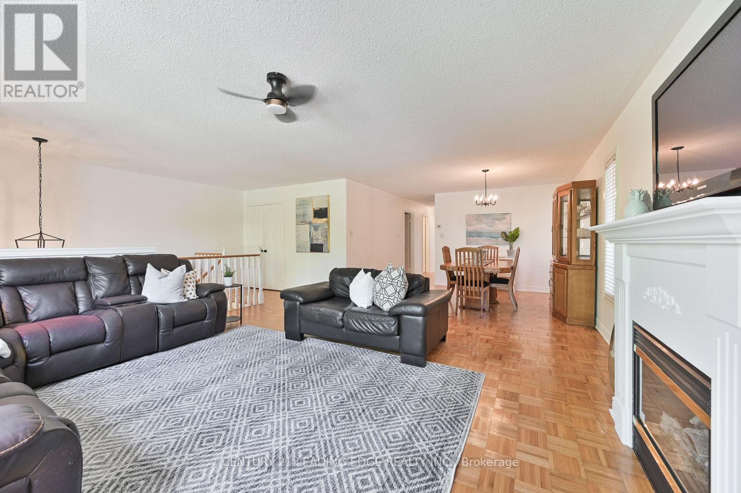 10 Lamont Court, Vaughan (Maple), Ontario  L6A 3B6 - Photo 9 - N12161811