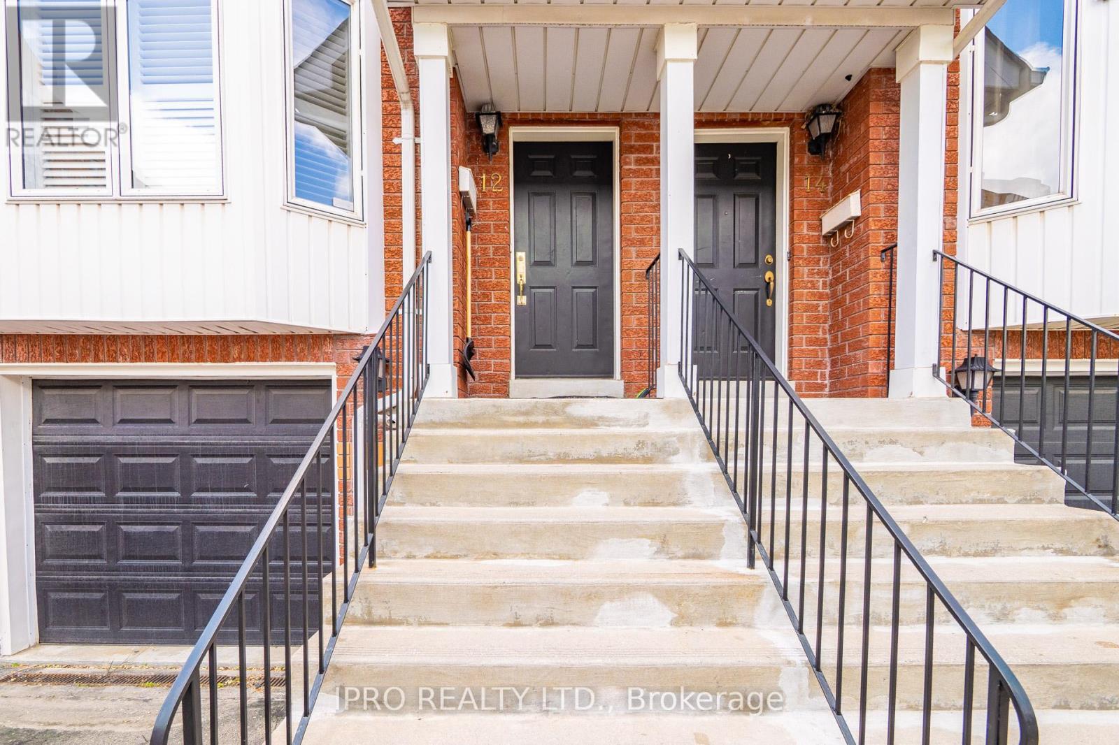 12 - 43 Agnes Street, Mississauga, Ontario  L5B 4J7 - Photo 4 - W12170047