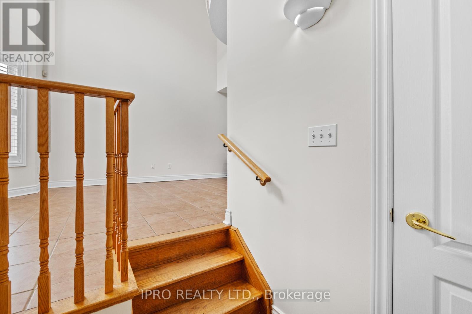 12 - 43 Agnes Street, Mississauga, Ontario  L5B 4J7 - Photo 7 - W12170047