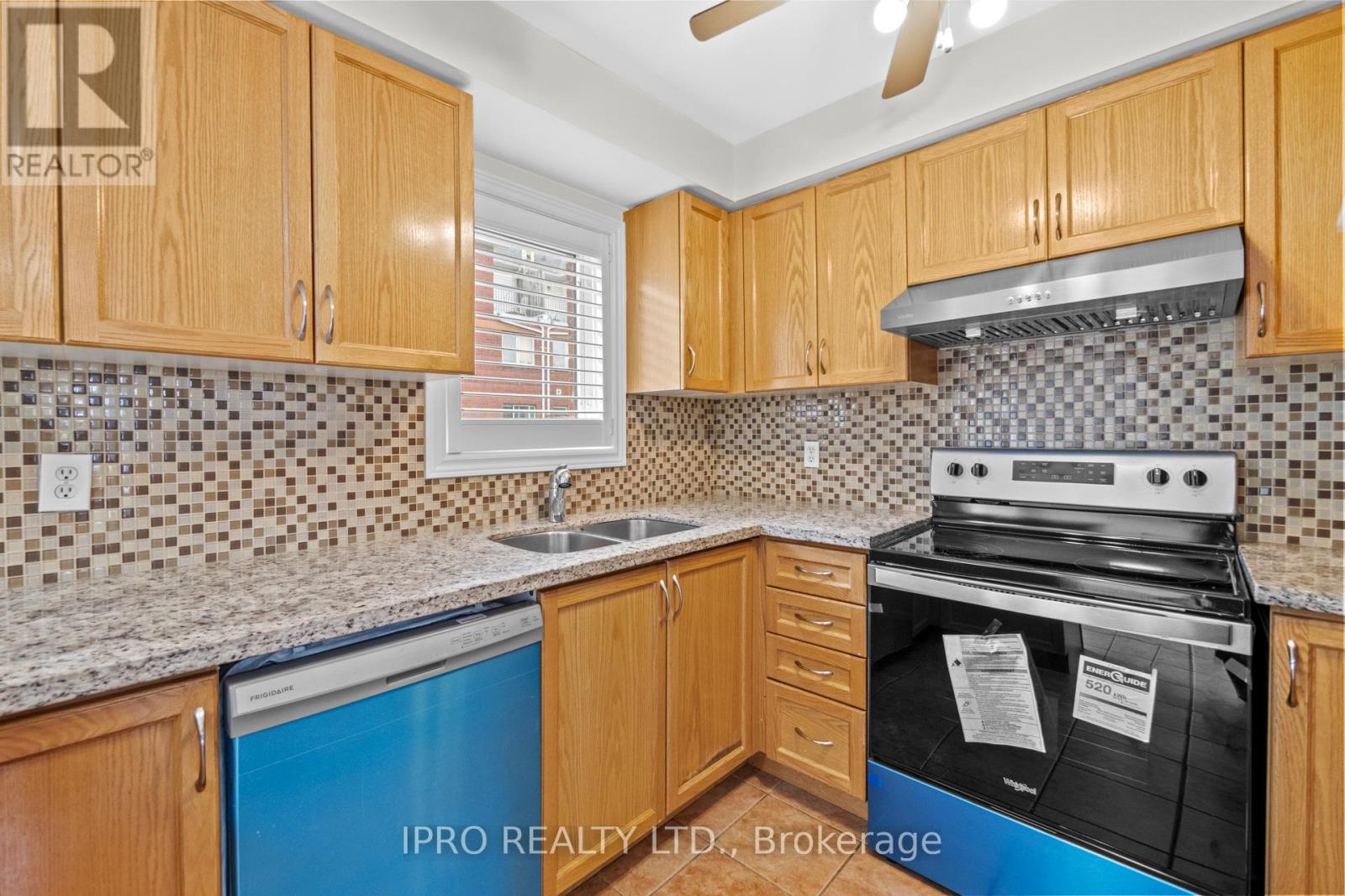 12 - 43 Agnes Street, Mississauga, Ontario  L5B 4J7 - Photo 17 - W12170048