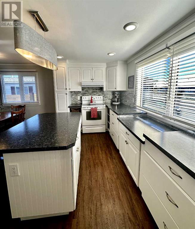 # 35.    5853 4 Street W, Claresholm, Alberta  T0L 0T0 - Photo 7 - A2218376