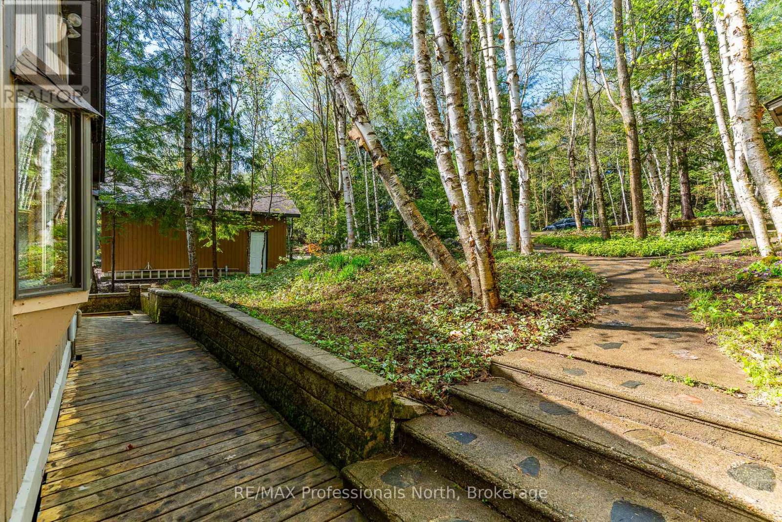 6213 Kennisis Lake Road, Dysart Et Al, Ontario  K0M 1S0 - Photo 39 - X12156095