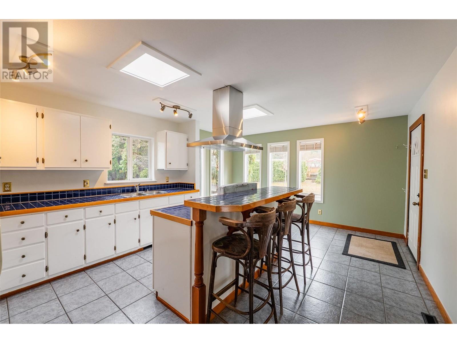 Property at 1821 Falls Street image 4