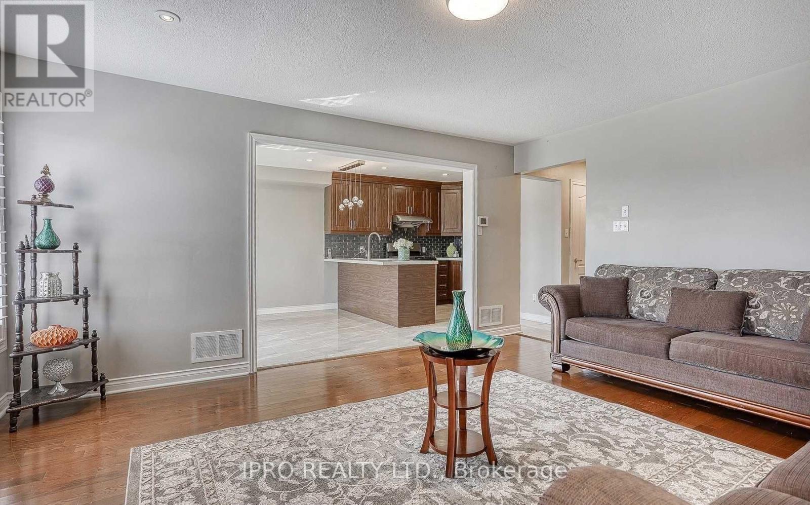 60 Batt Crescent, Ajax, Ontario  L1T 4L8 - Photo 8 - E12173822