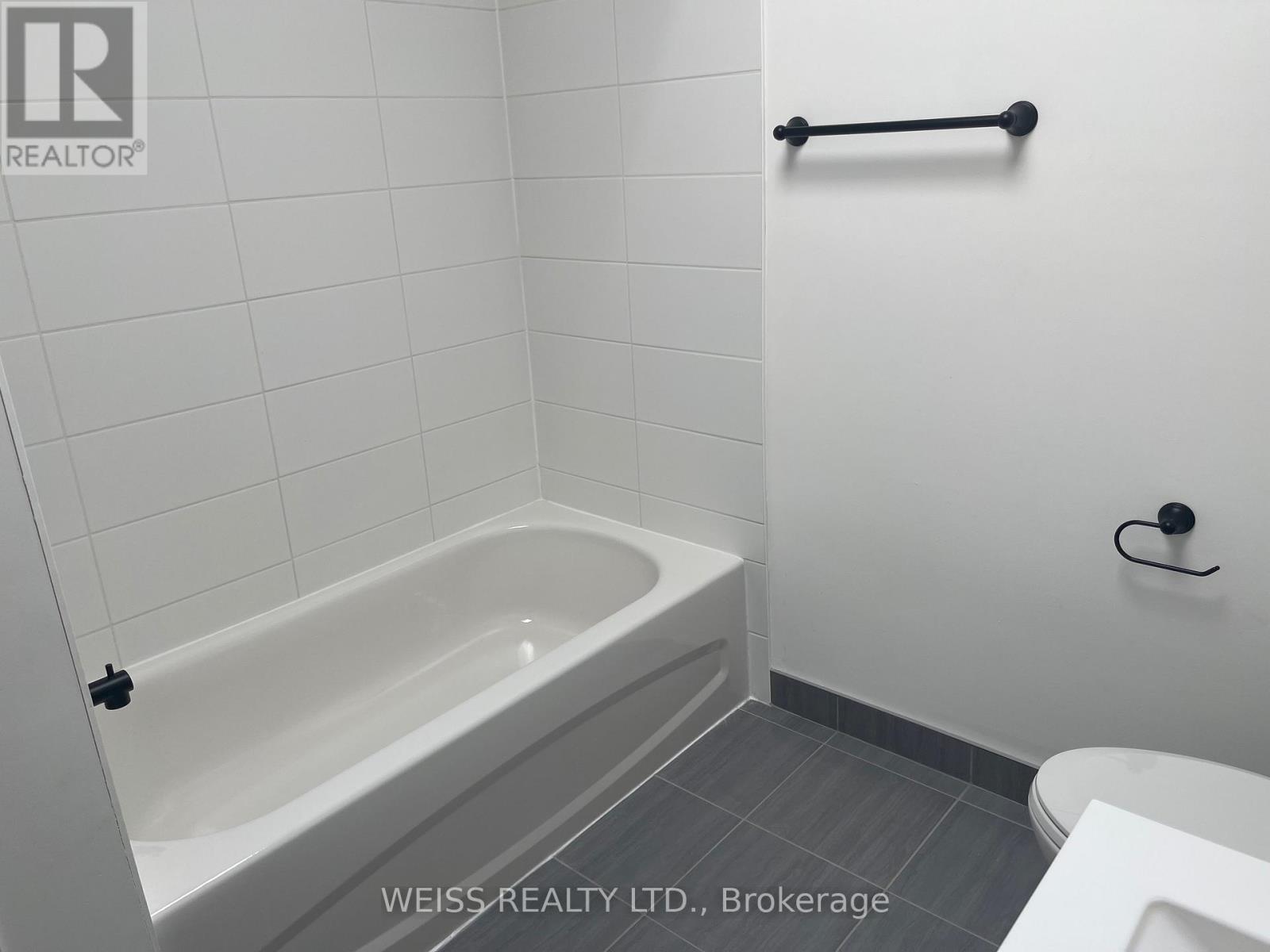 2 - 517 Eglinton Avenue W, Toronto, Ontario  M5N 1B1 - Photo 4 - C12129337