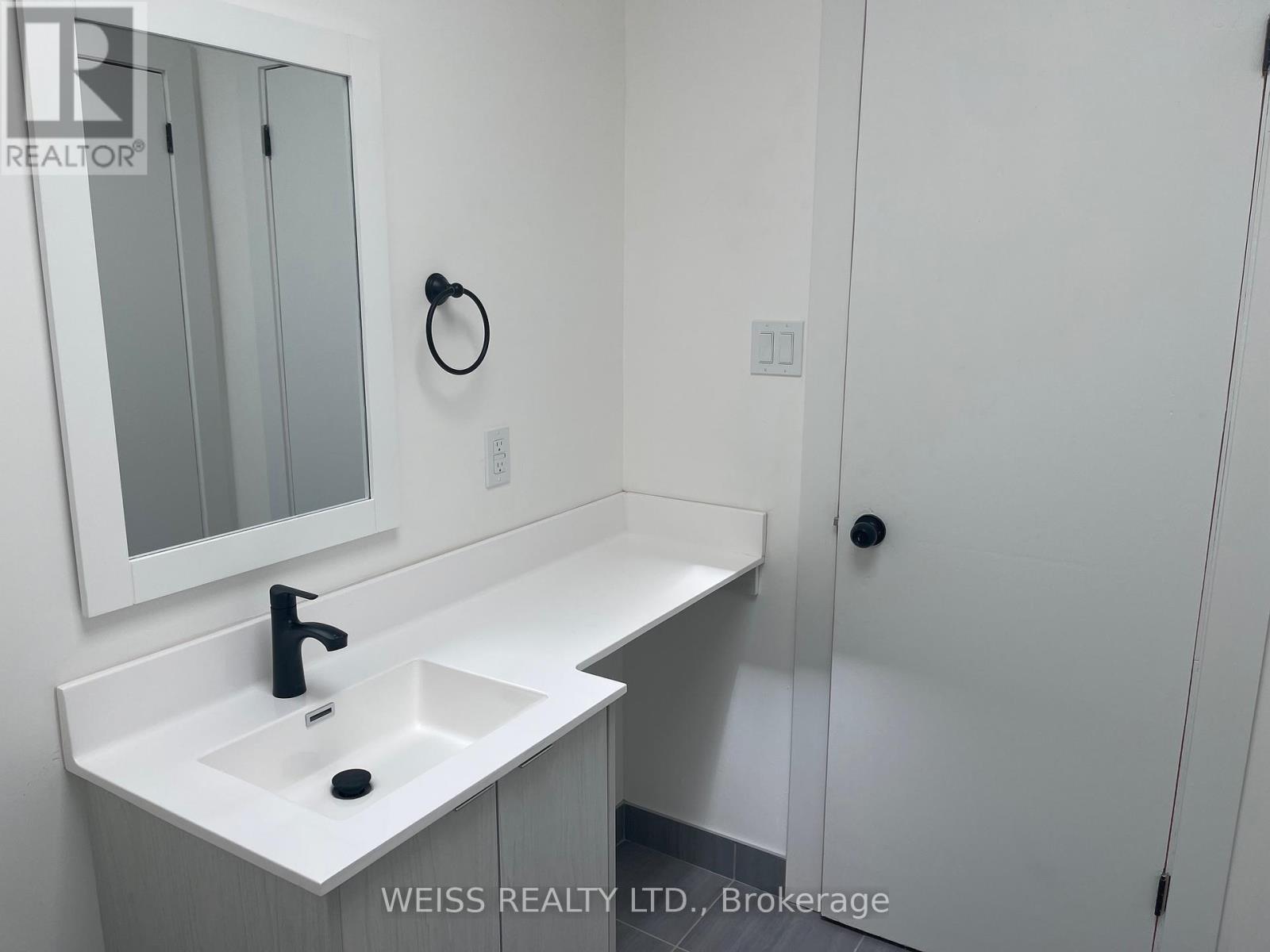 2 - 517 Eglinton Avenue W, Toronto, Ontario  M5N 1B1 - Photo 3 - C12129337