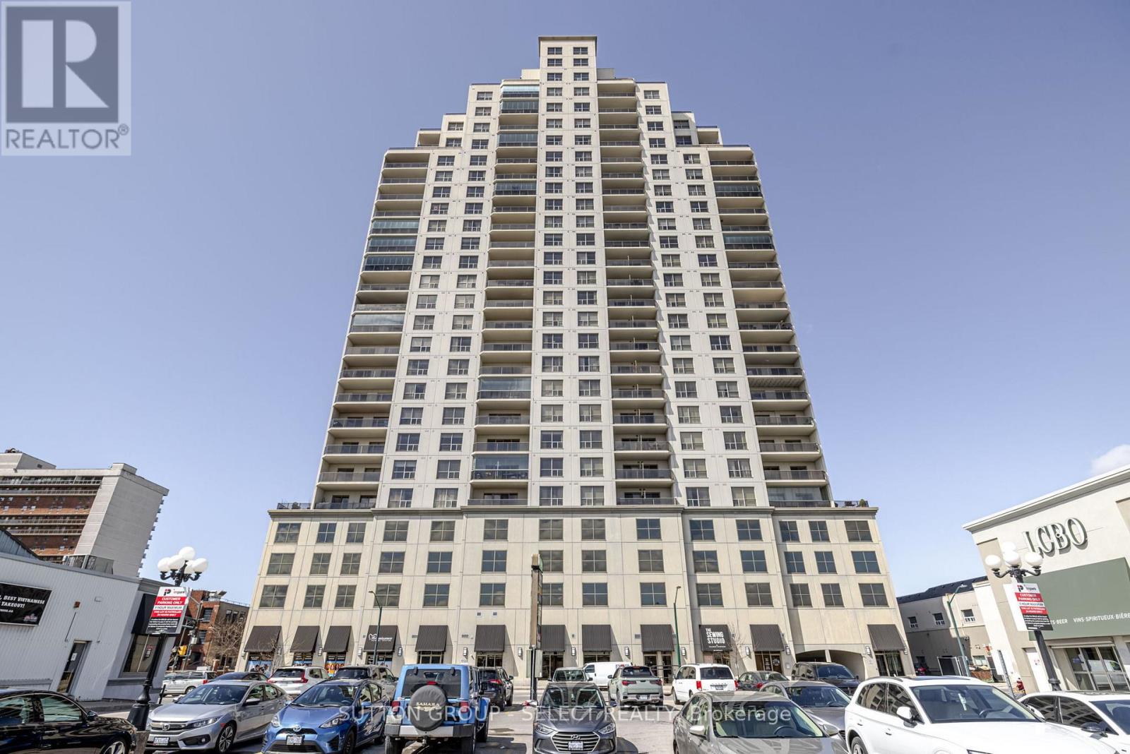 806 - 330 Ridout Street