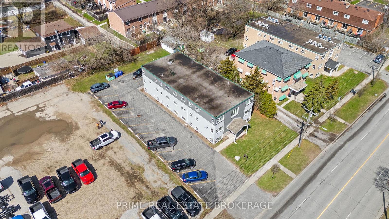 289 Indian Road S, Sarnia, Ontario  N7T 3W6 - Photo 2 - X12173937