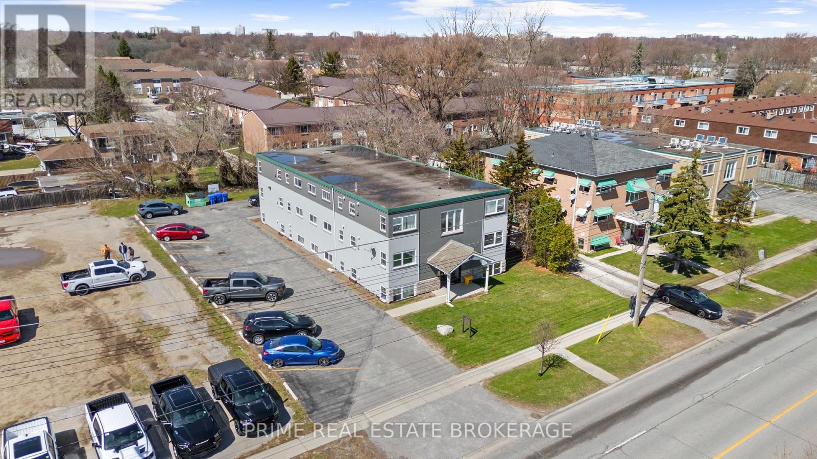289 Indian Road S, Sarnia, Ontario  N7T 3W6 - Photo 3 - X12173937