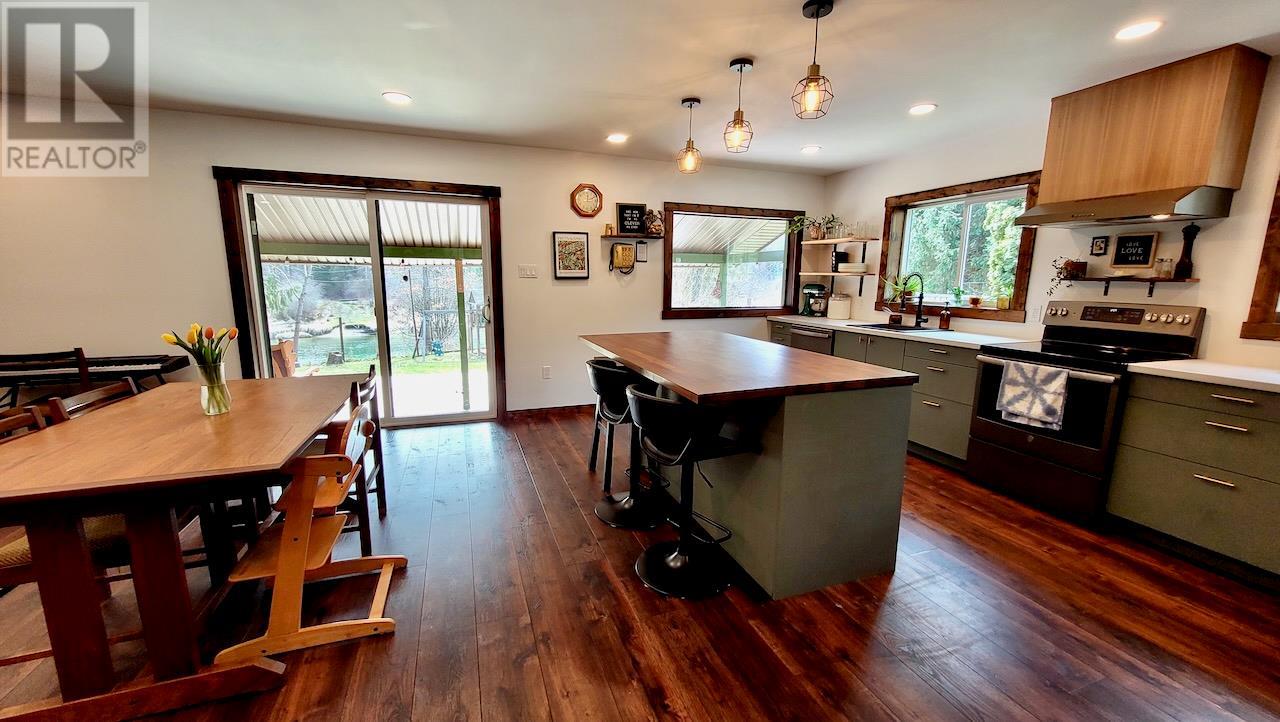 Property at 6450 Appledale Lower Road image 3