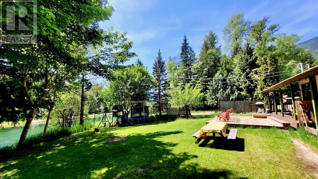 6450 Appledale Lower Road, Appledale, British Columbia  V0G 2J0 - Photo 1 - 10342460