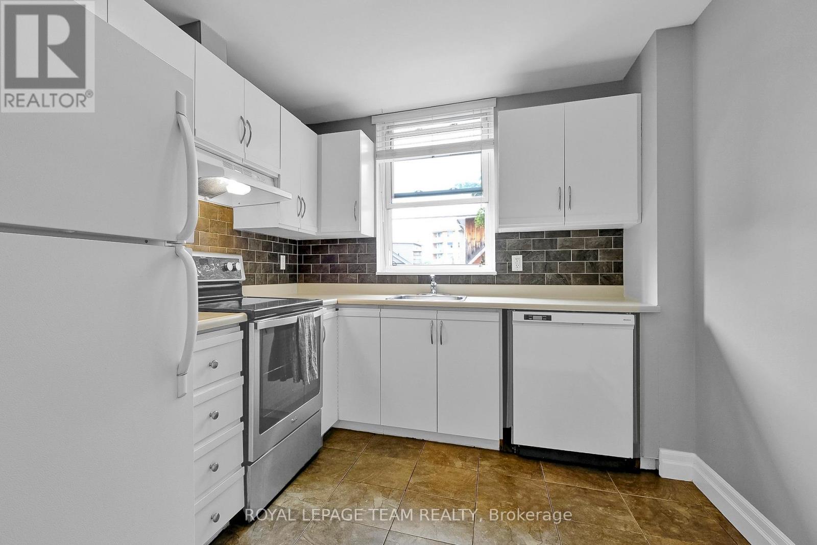 302 - 50 Burnside Avenue, Ottawa, Ontario  K1Y 2M2 - Photo 10 - X12173863