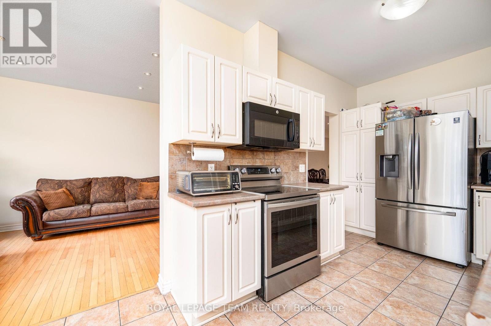 357 Widgeon Way, Ottawa, Ontario  K1T 0G1 - Photo 12 - X12173877