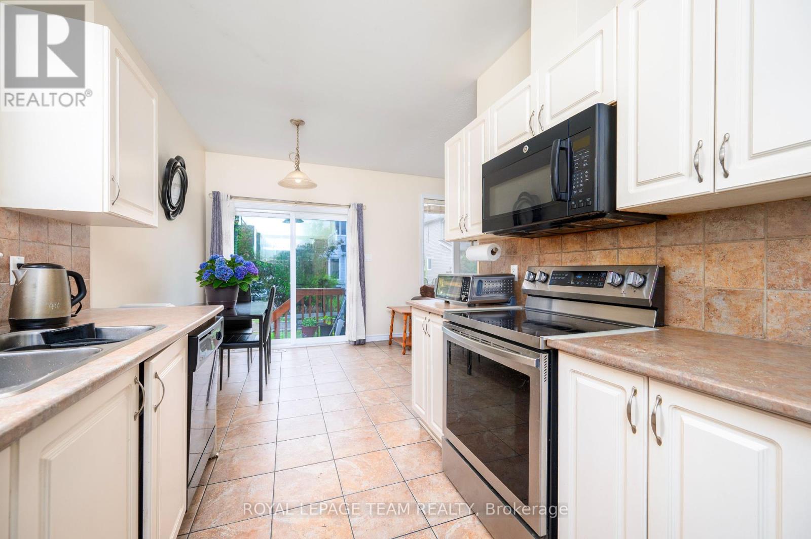 357 Widgeon Way, Ottawa, Ontario  K1T 0G1 - Photo 13 - X12173877