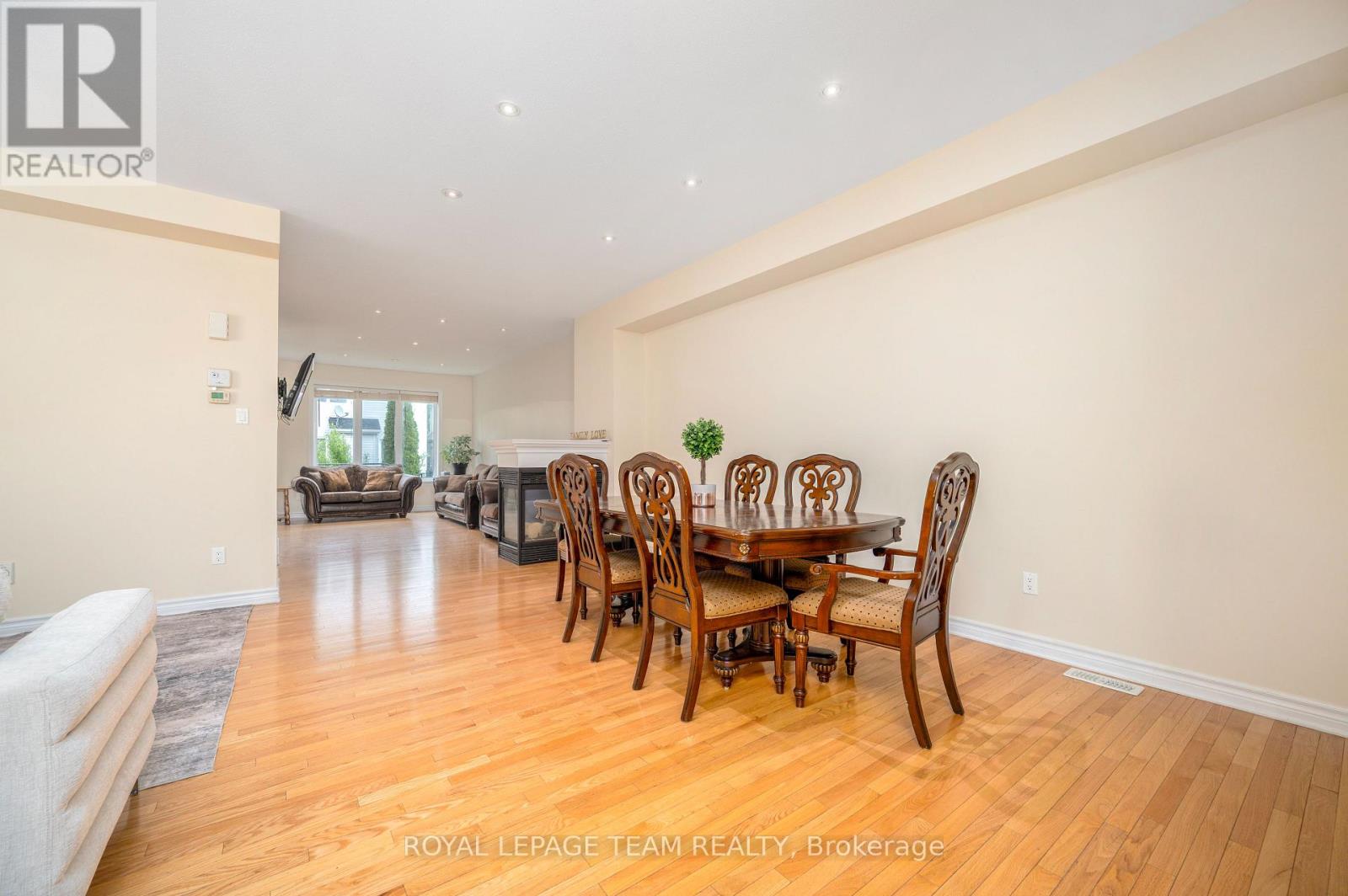 357 Widgeon Way, Ottawa, Ontario  K1T 0G1 - Photo 6 - X12173877