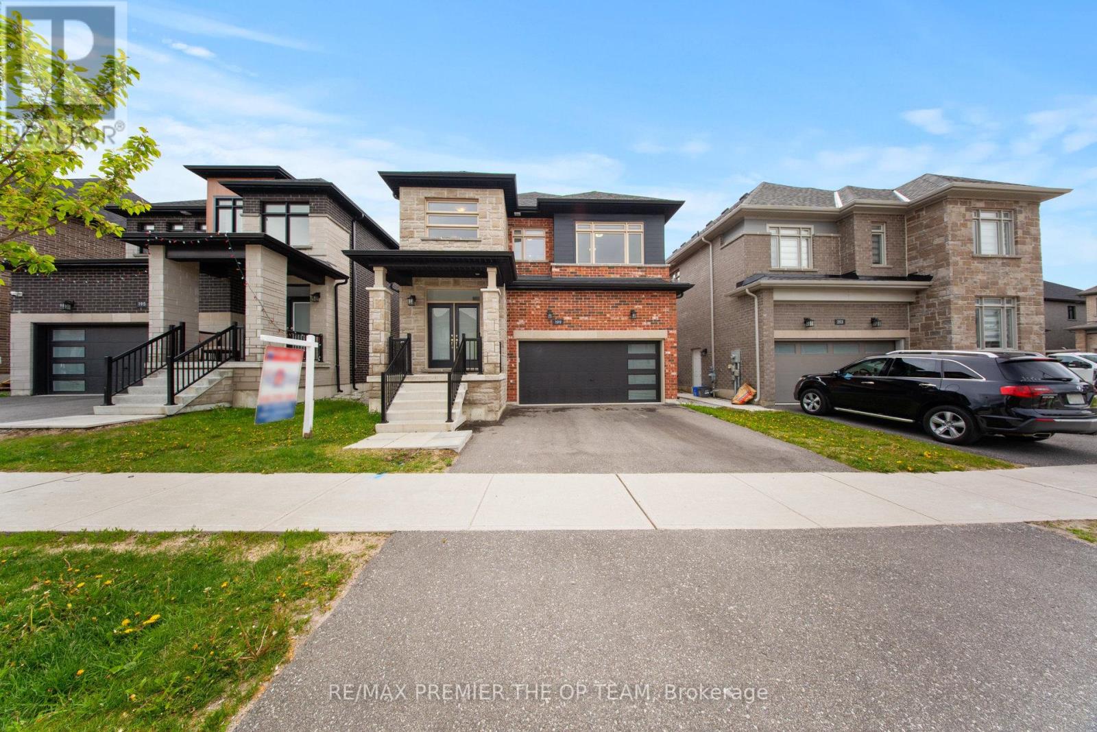 199 Franklin Trail, Barrie, Ontario  L9J 0J1 - Photo 2 - S12173803