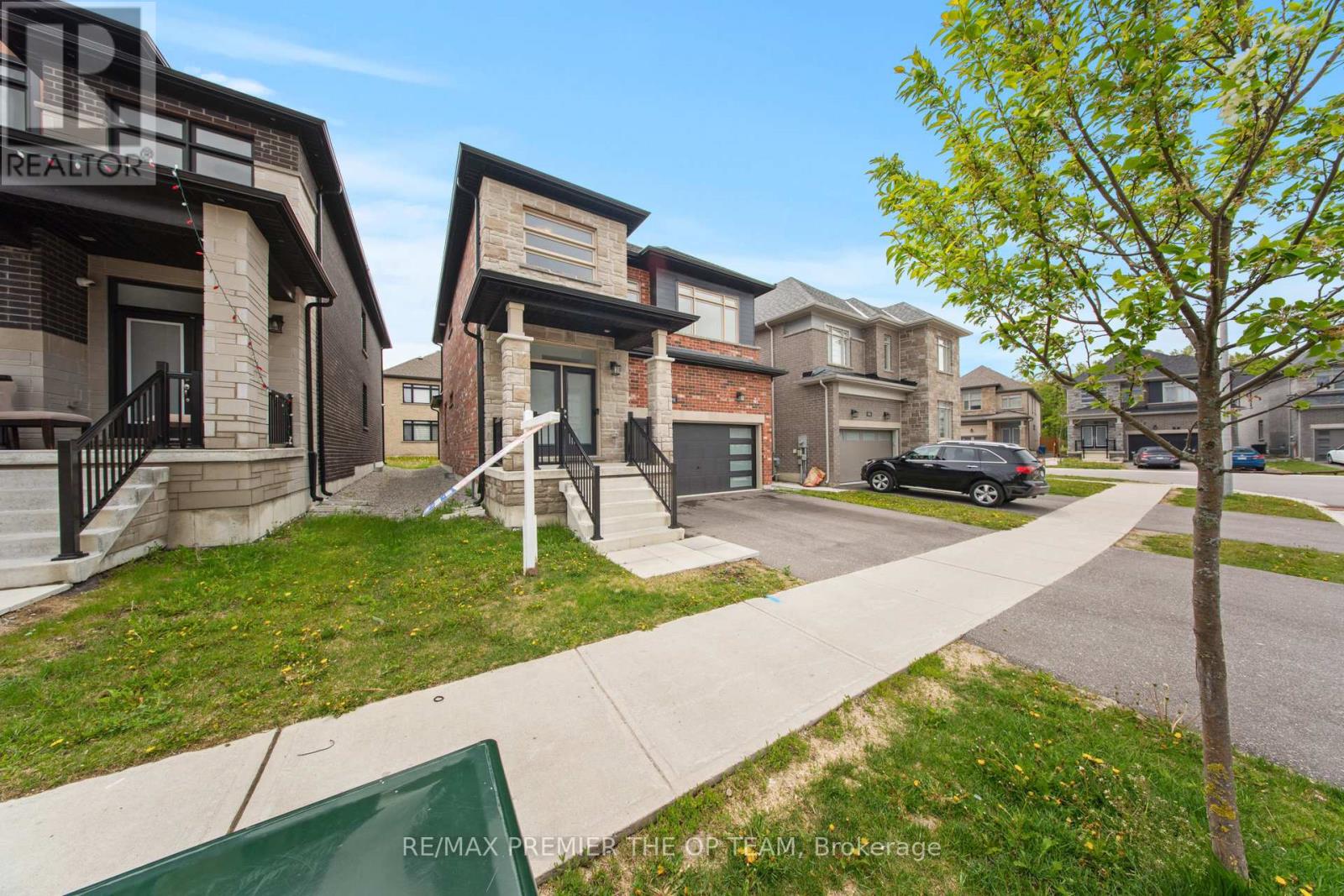 199 Franklin Trail, Barrie, Ontario  L9J 0J1 - Photo 3 - S12173803